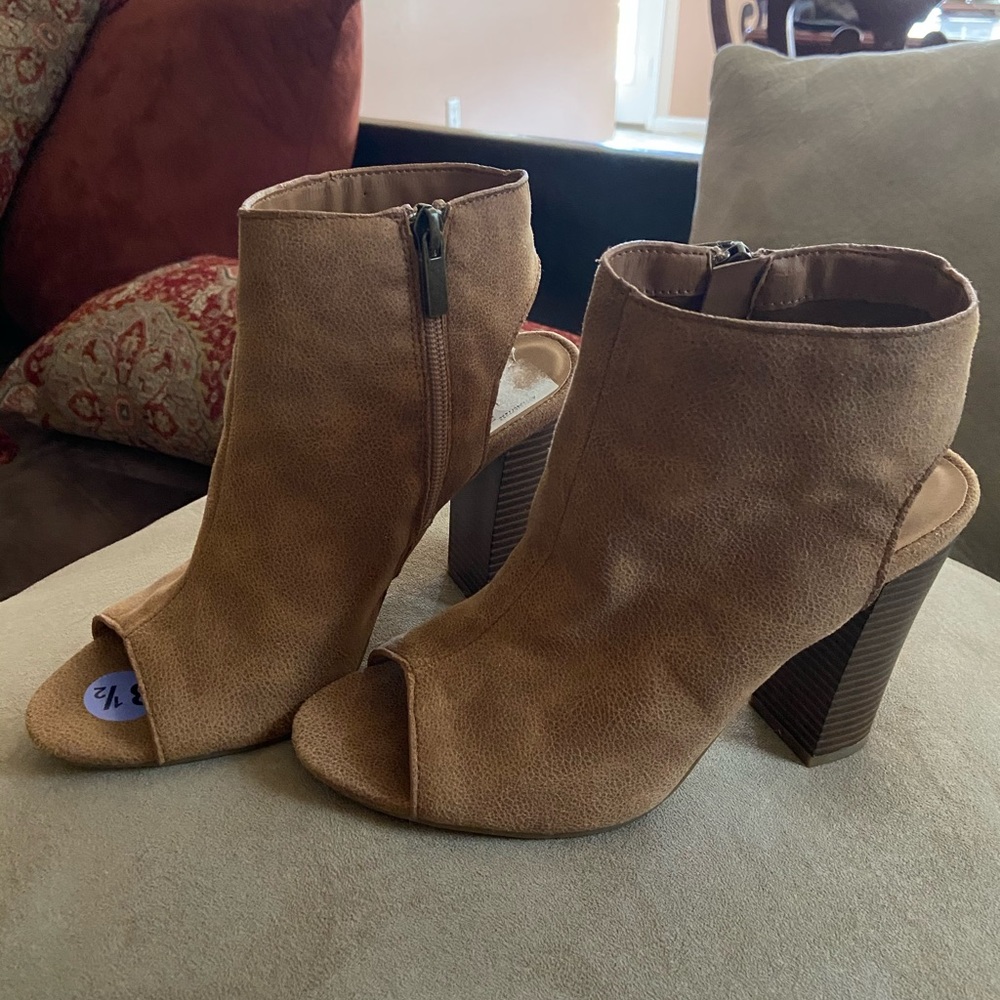 Shoes - Picture 3 of 16